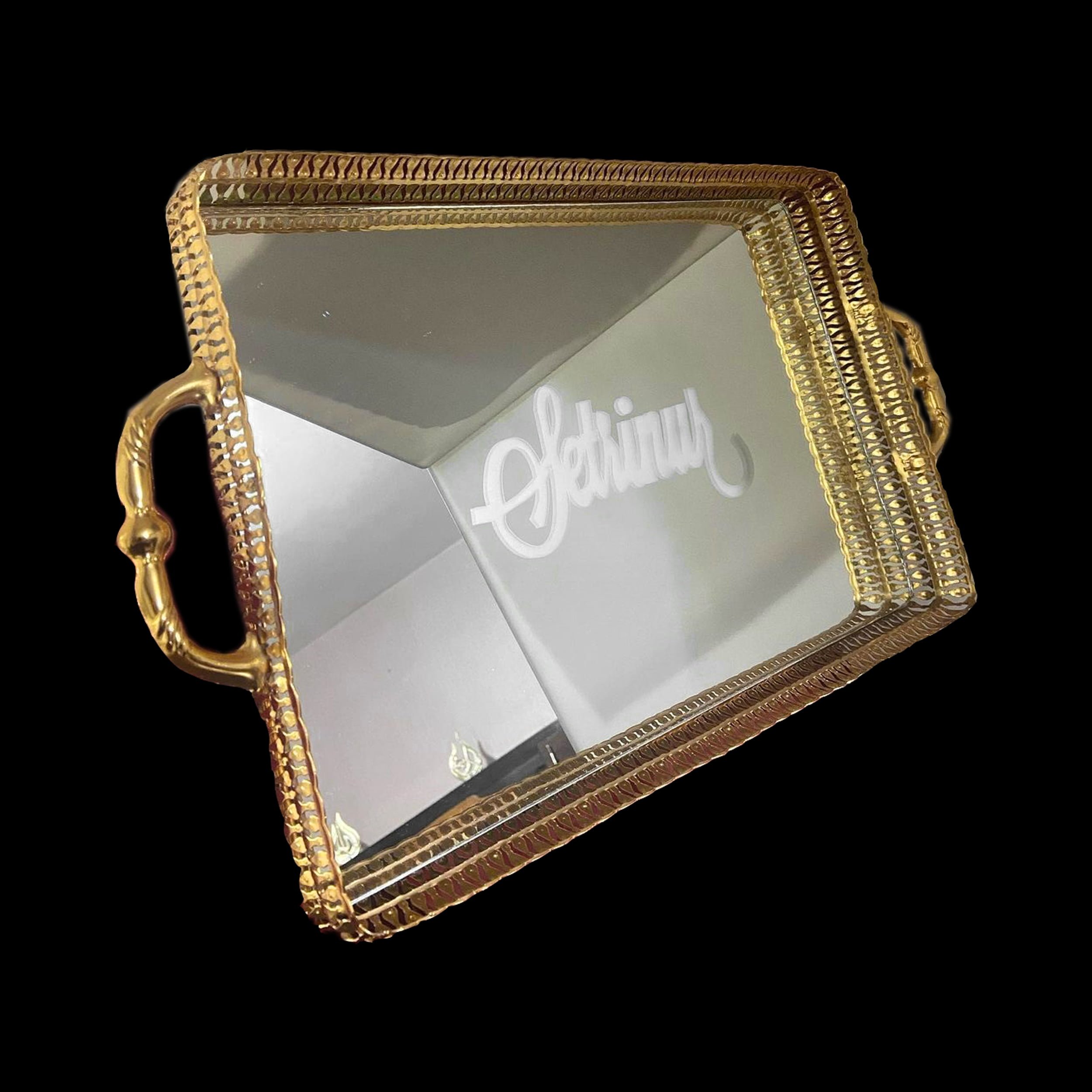 Altın Yaldızlı Simli Logolu Çay Sunum Tepsisi 1 Altın Yaldızlı Simli Logolu Çay Sunum Tepsisi