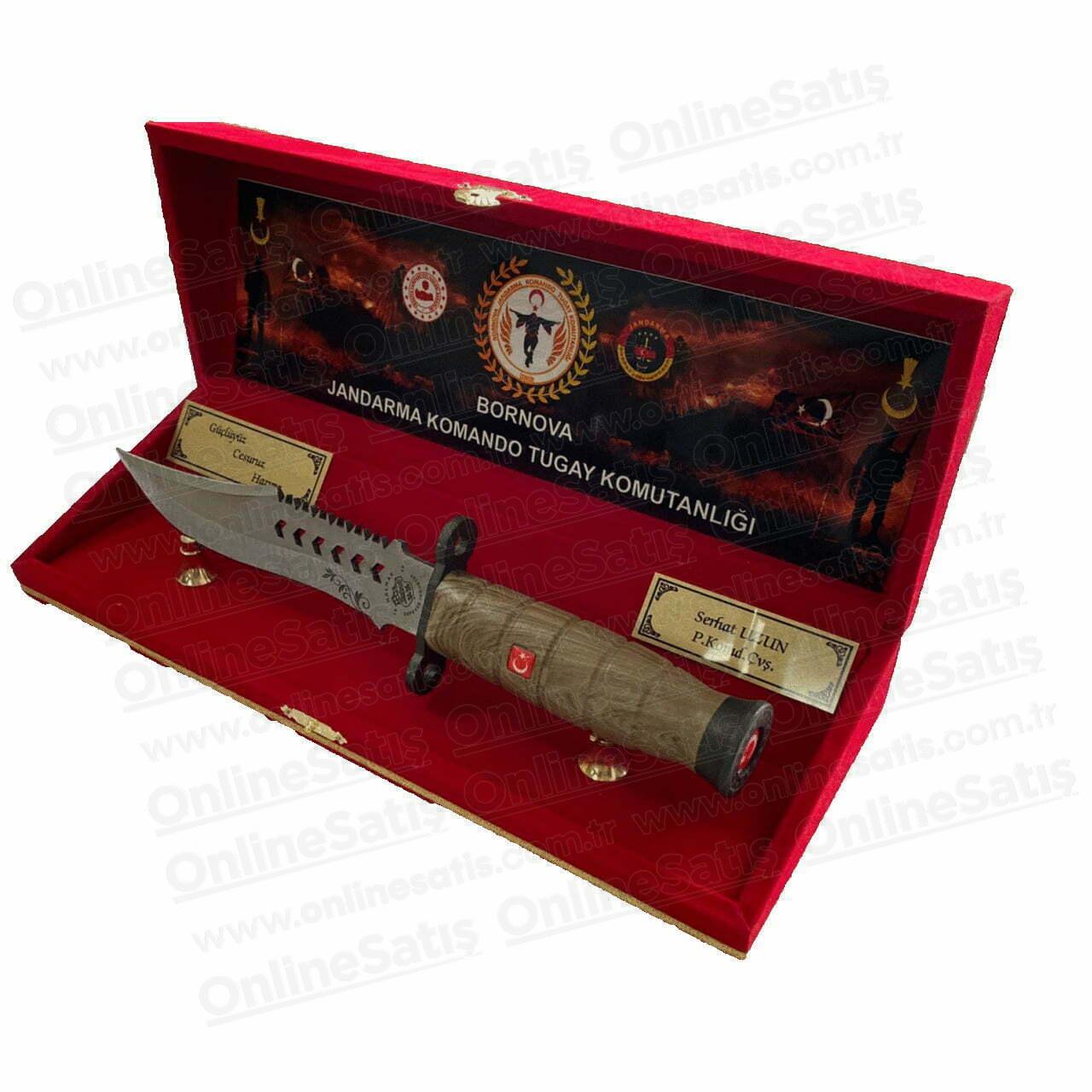 Classic Shop 77 Kadife Kutulu Ceviz Büyük Bıçaklı Plaket