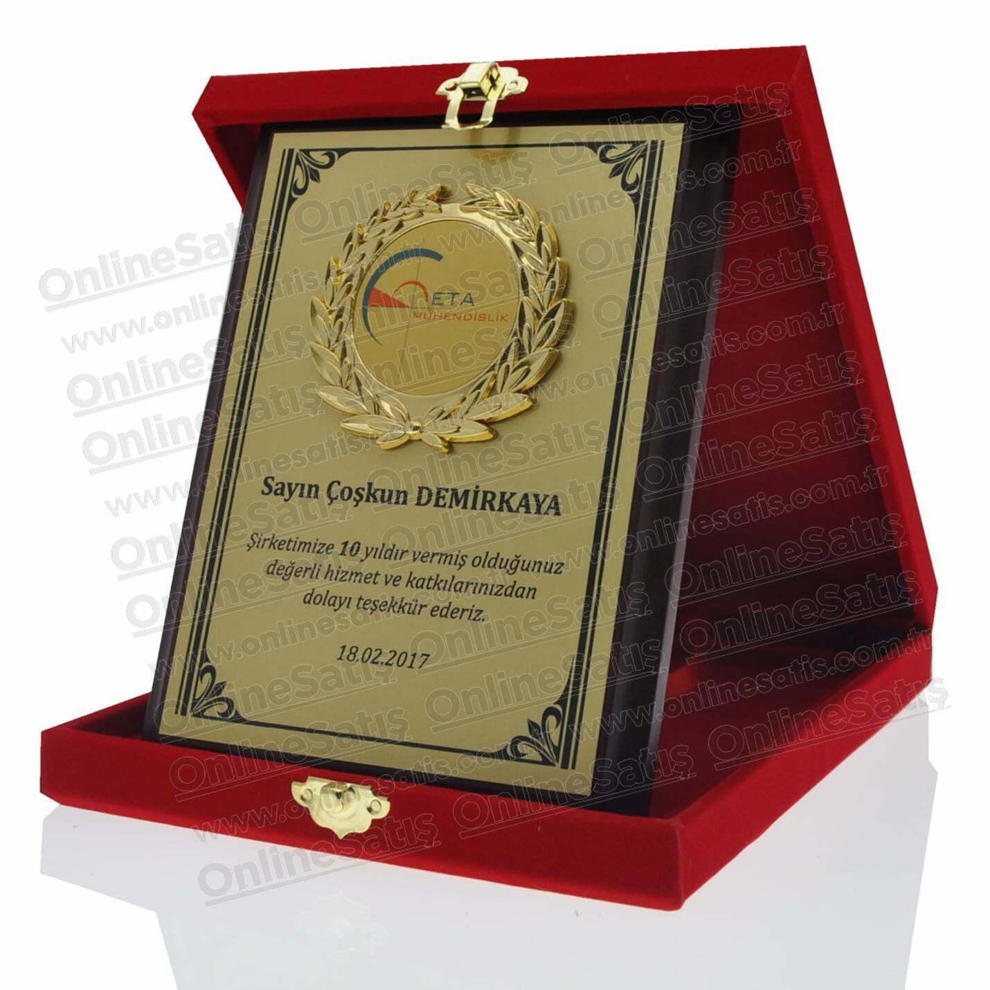 Kırmızı Kadife Kutulu Fasetli Ahşap Emek ve Katkı Plaketi 1 Kırmızı Kadife Kutulu Fasetli Ahşap Emek ve Katkı Plaketi