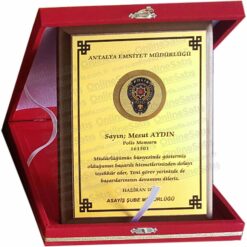 Alternative view of Kırmızı Kadife Ahşaplı Görev Teslim ve Tayin Plaketi