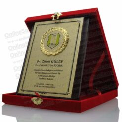 Alternative view of Kırmızı Kadife Kutulu Fasetli Ahşap Emek ve Katkı Plaketi