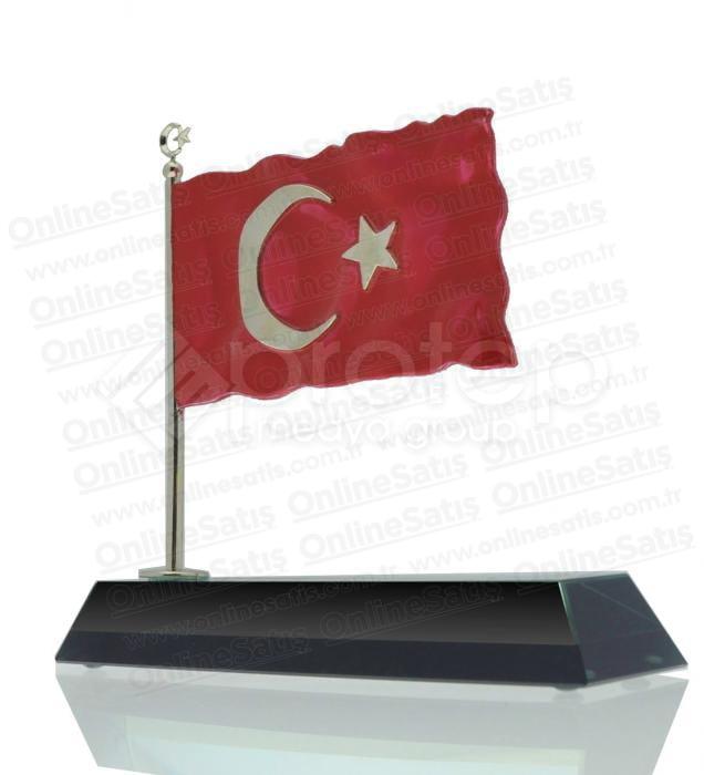 Türk Bayrağı Figürlü Ahşap Alt Kaideli Kristal Plaket 1 Türk Bayrağı Figürlü Ahşap Alt Kaideli Kristal Plaket