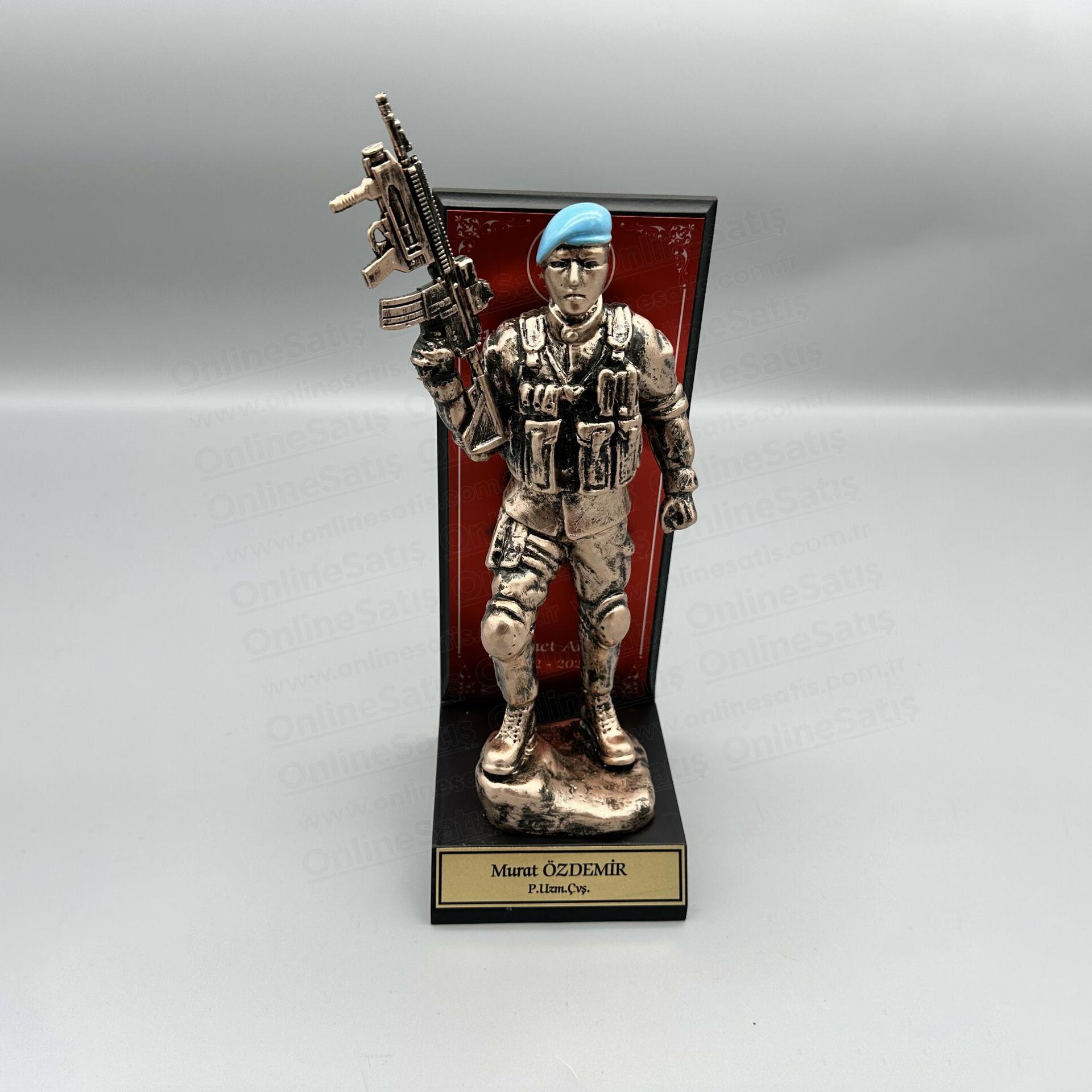 Mavi Bereli Komando Heykeli Hizmet Anısı