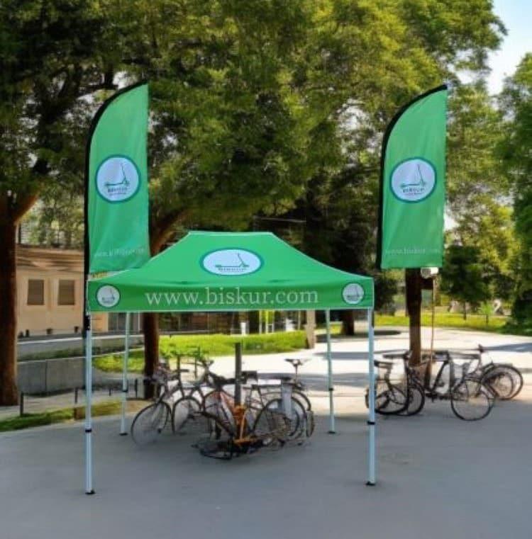 Stand Çadırı 2×3 m. (Yelken Bayraklı) 1 Stand Çadırı 2×3 m. (Yelken Bayraklı)