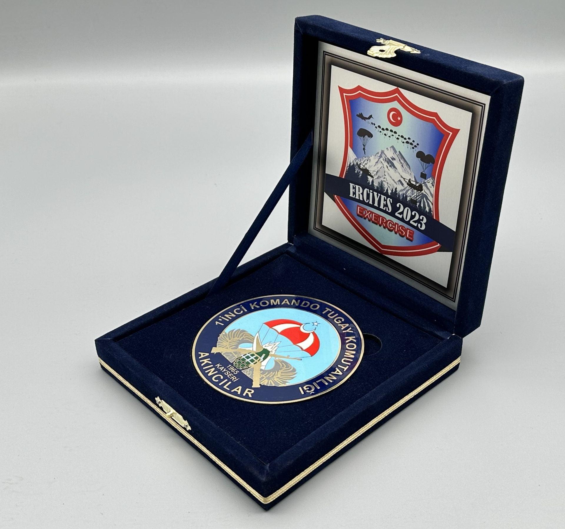 10 Cm Madalyon Kadife Kutulu 2 10 Cm Madalyon Kadife Kutulu