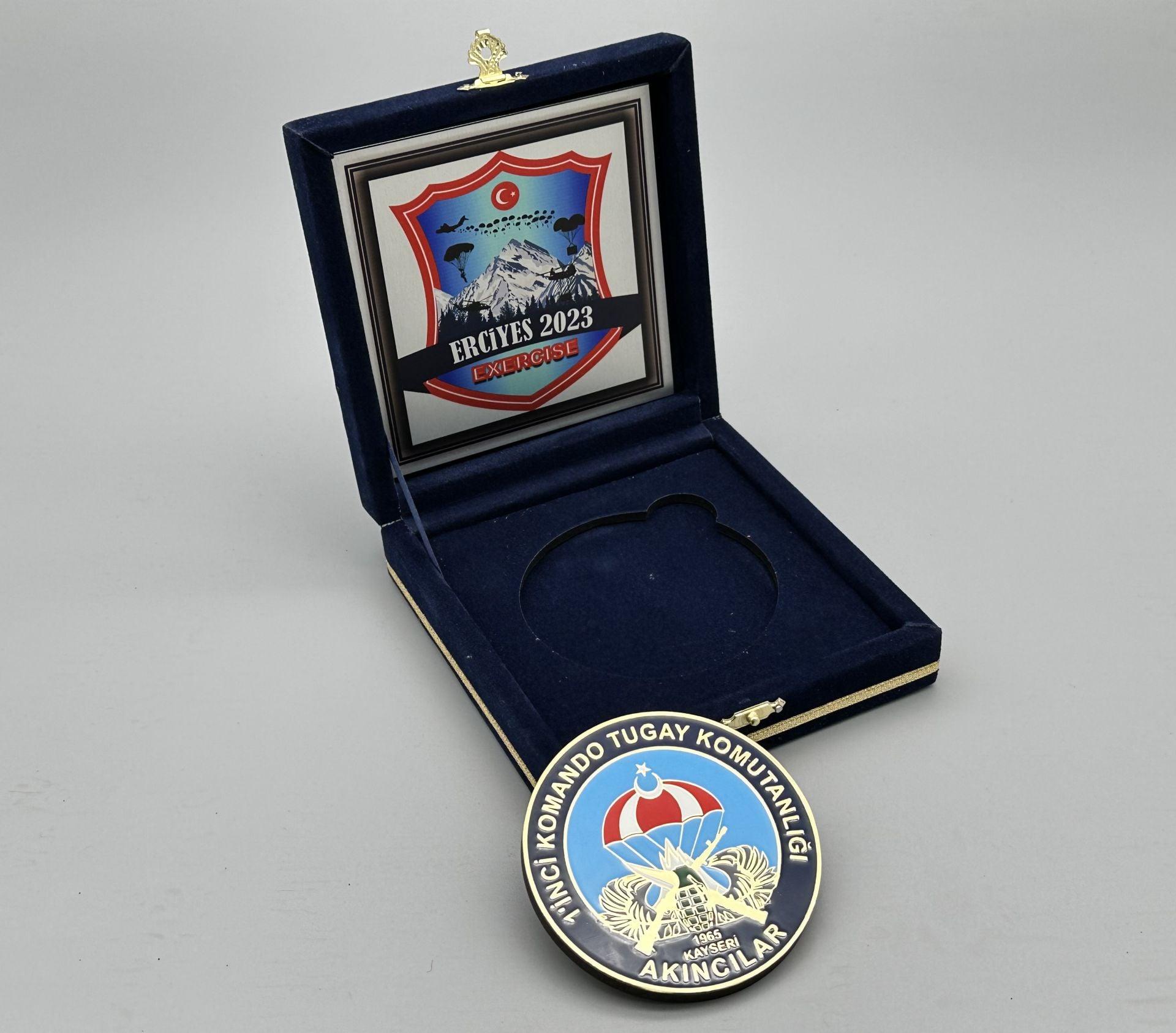 10 Cm Madalyon Kadife Kutulu 4 10 Cm Madalyon Kadife Kutulu