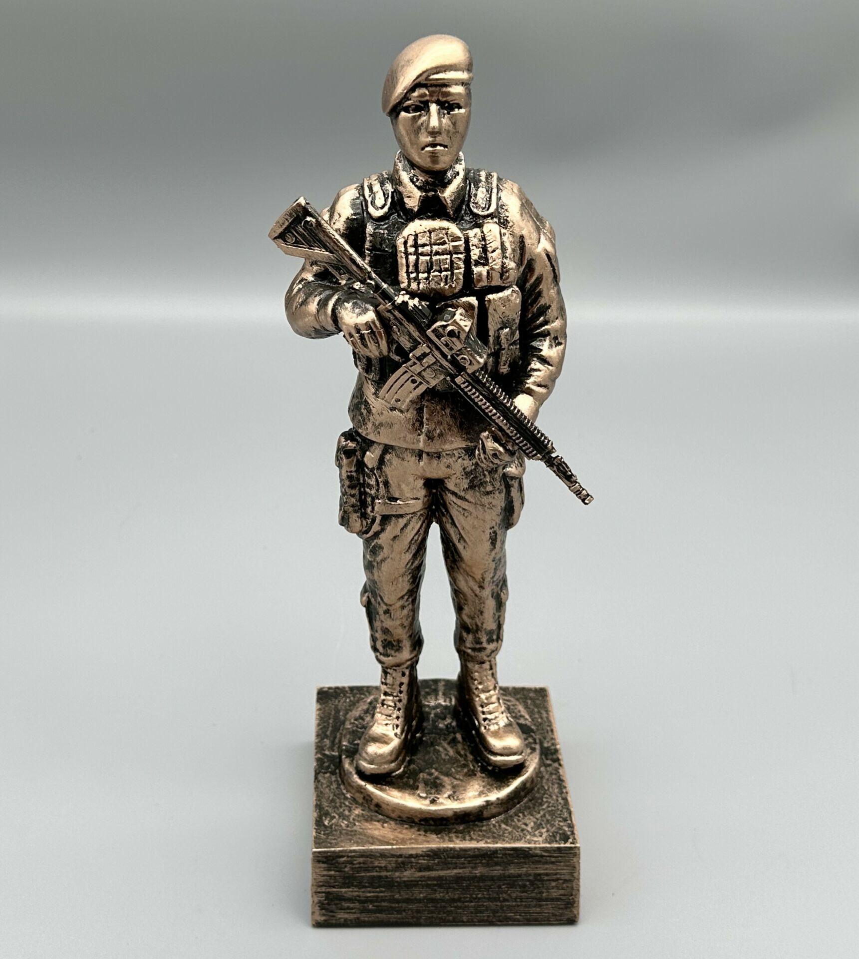 25 Cm Komando Heykeli Dik Tutuş