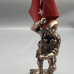 40 Cm Bayrak Diken Komando Heykeli
