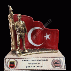 Bayraklı Komando Heykelli Plaket