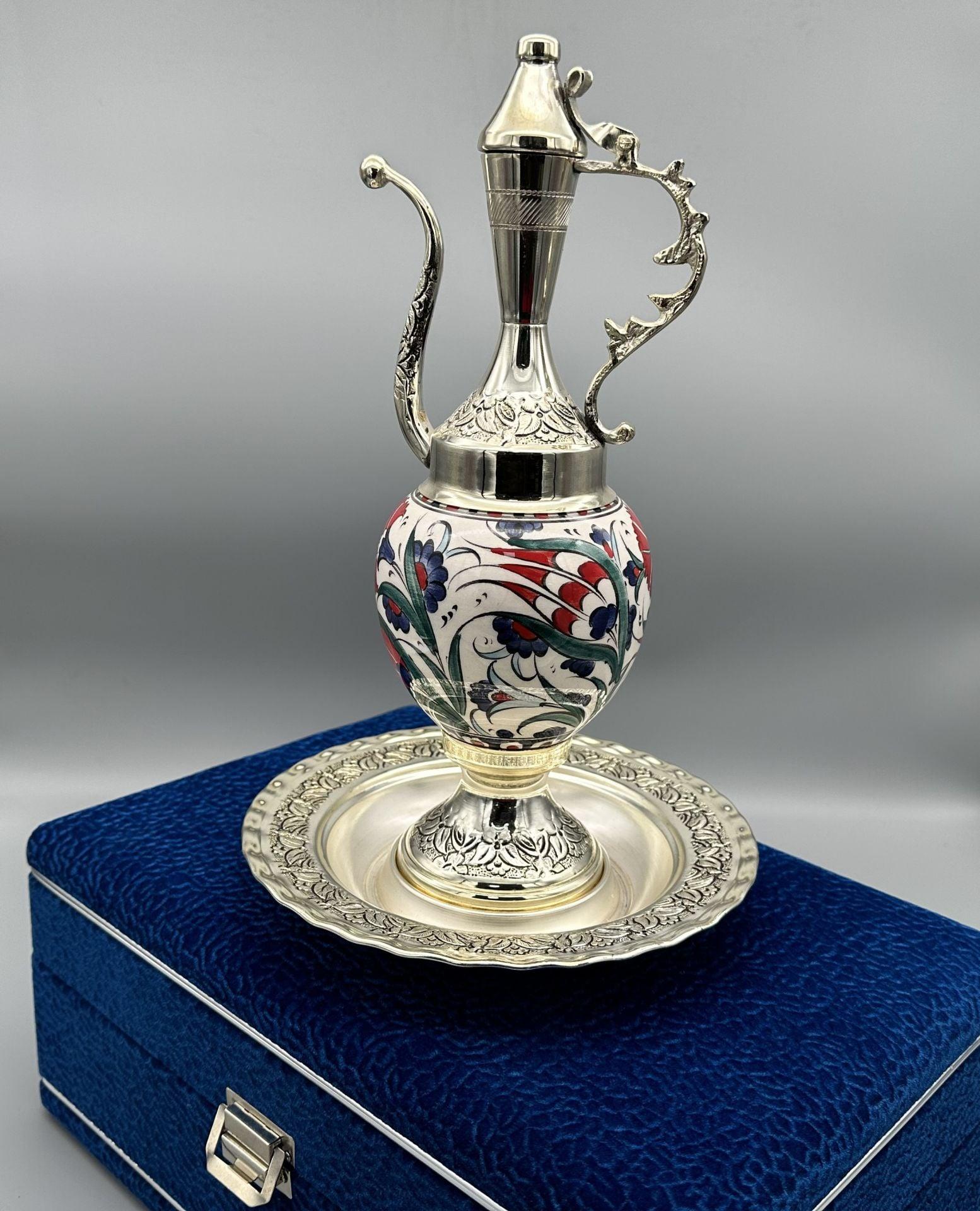 El İşçiliği Porselen İbrik Plaket