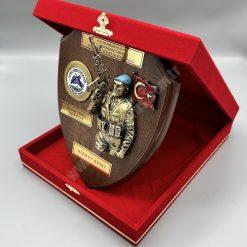 Kadife Kutulu Kalkan Plaket Mavi Bereli