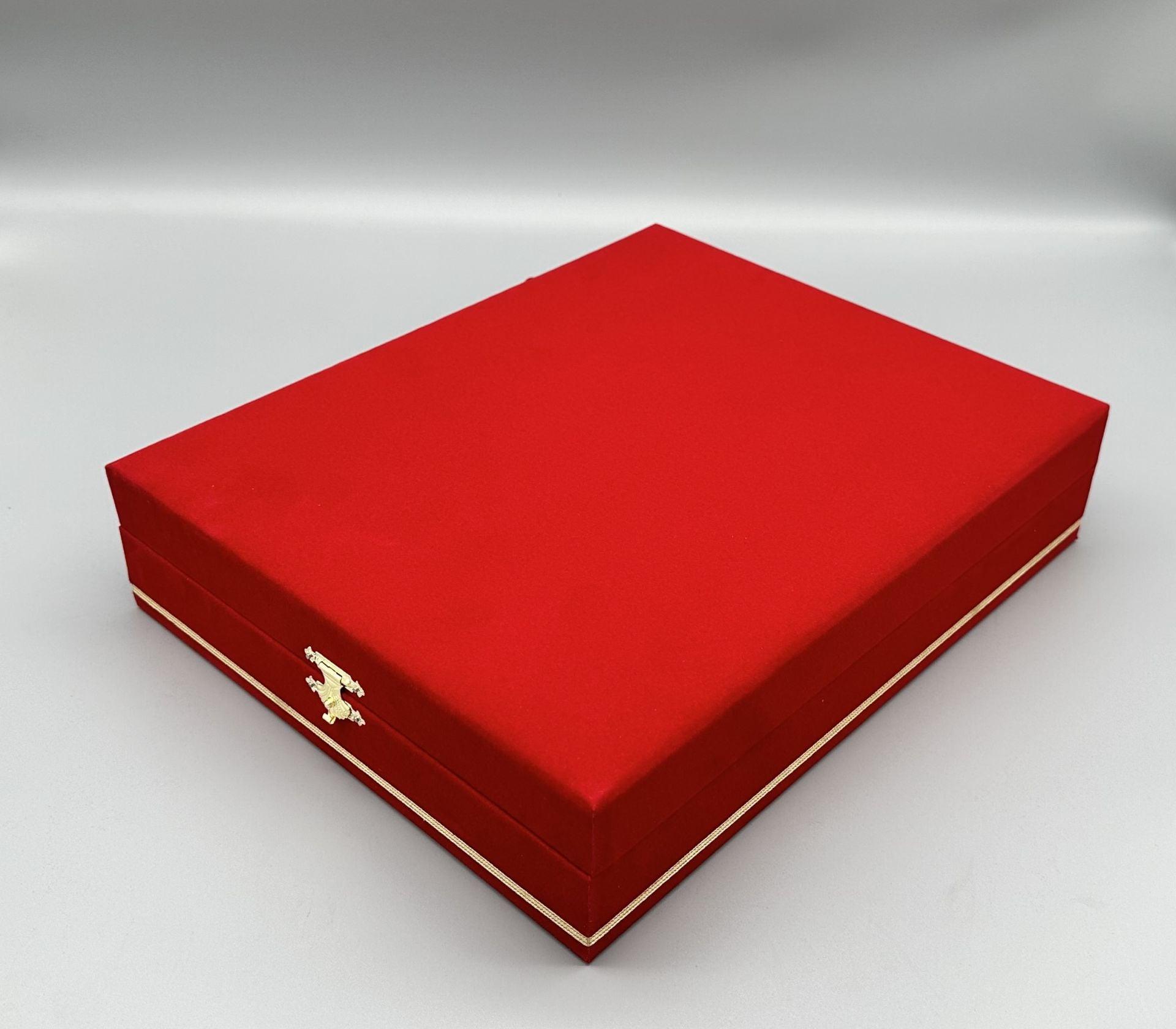 Kadife Kutulu Kalkan Plaket Mavi Bereli Arka Fonlu 4 Kadife Kutulu Kalkan Plaket Mavi Bereli Arka Fonlu