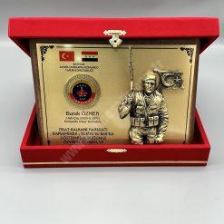 Kadife Kutulu Kare Kalkan Plaket