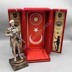 Classic Shop 69 Kadife Sandıklı Komando Heykel Plaket