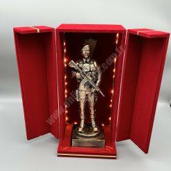 Kadife Sandıklı Led Işıklı Komando Heykel Plaket