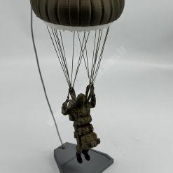 Paraşütçü Heykeli Serbest