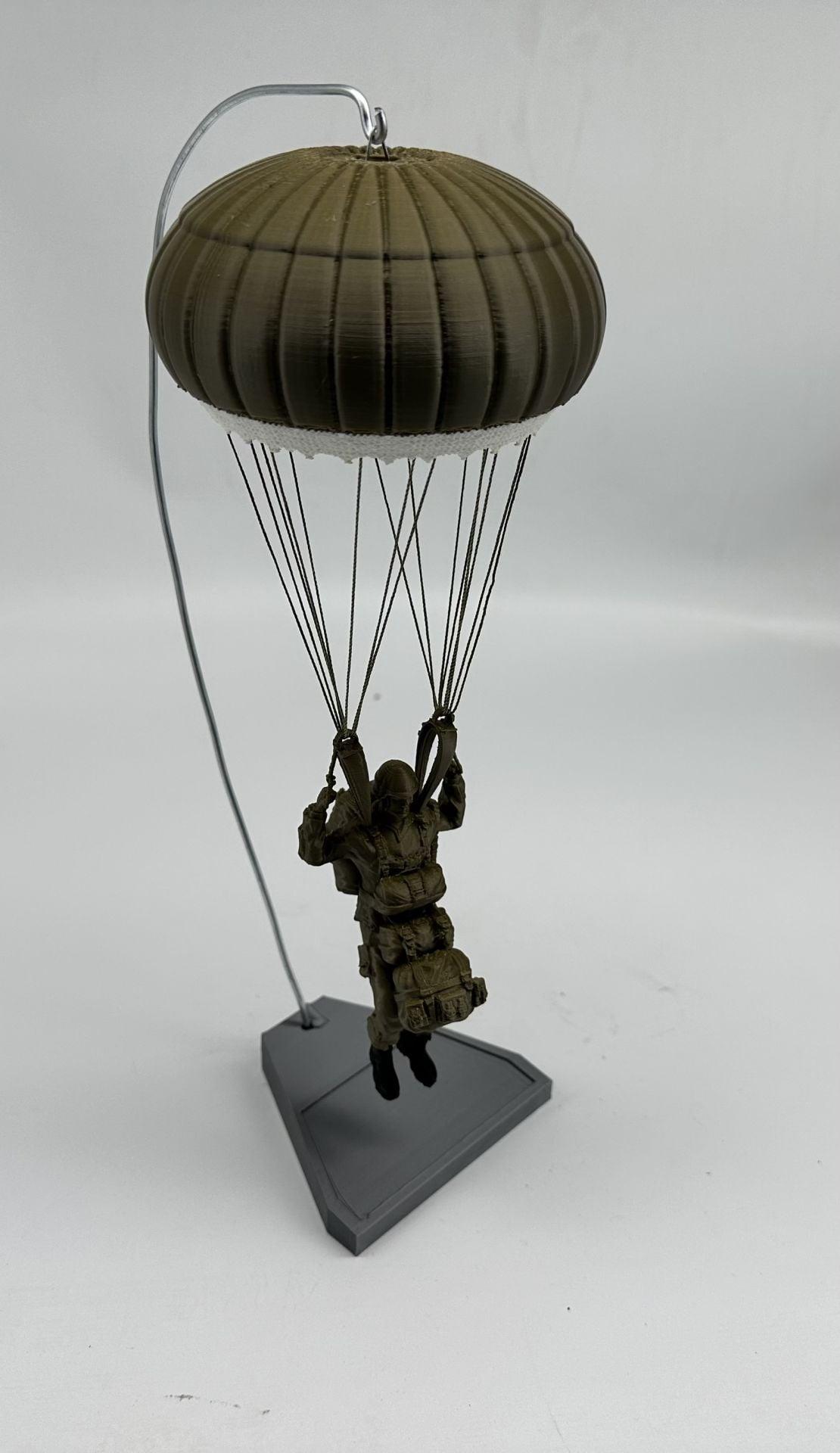 Paraşütçü Heykeli Serbest