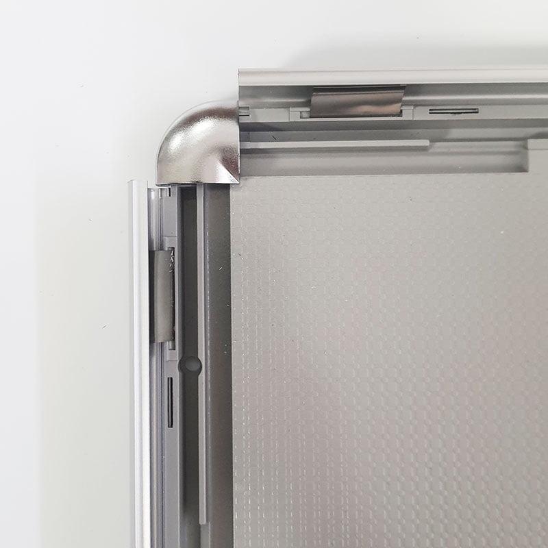 A4 Alüminyum Çerçeve Rondo Köşe (21x30cm) 9 A4 Alüminyum Çerçeve Rondo Köşe (21x30cm)