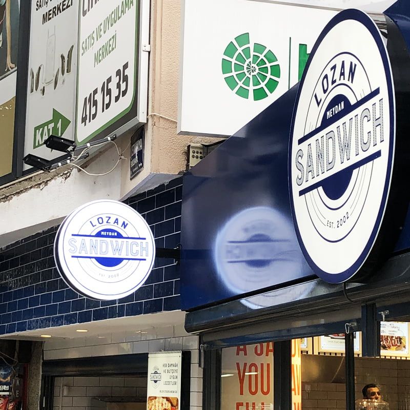 Daire Düz Ayaklı Fener Tabela