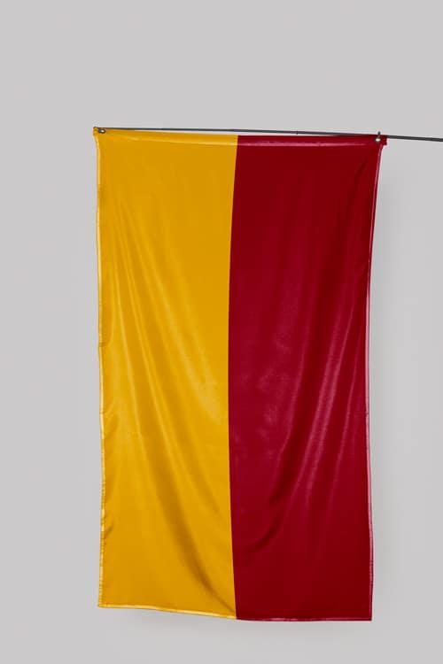 Galatasaray Bayrağı Büyük Bina & Balkon Tipi (Dikey Asma) 4 Galatasaray Bayrağı Büyük Bina & Balkon Tipi (Dikey Asma)